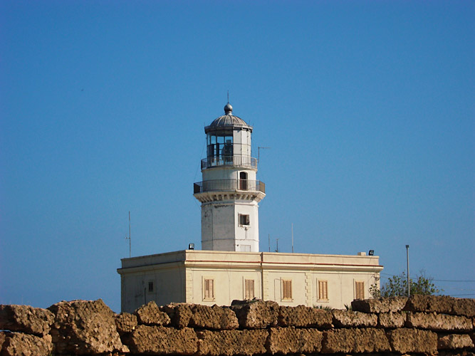 Leuchtturm und Mauerwerk, Capo Colonna Kopie