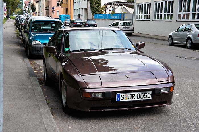 Porsche in Stuttgart von vorne Kopie