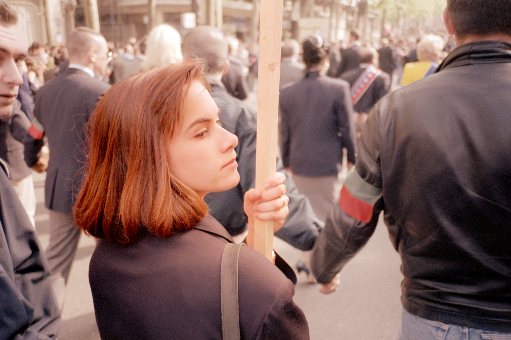 Bezauberndes Girl auf Demo des Front National, Paris 1990 v2