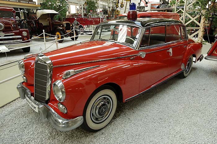 Roter Mercedes Benz, Technikmuseum Speyer Kopie