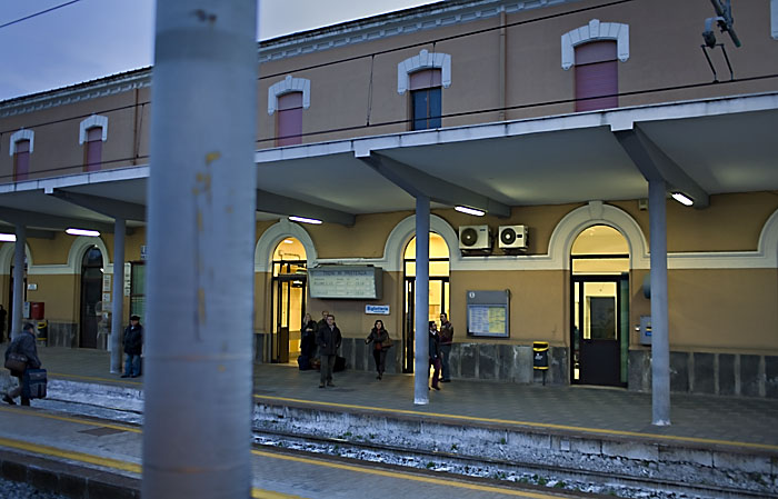Betrieb im Bahnhof Lentini Kopie 2
