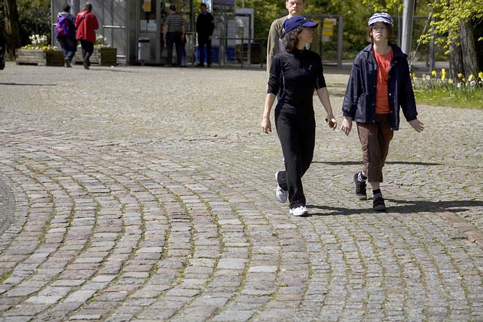 Tanzschritte vor dem Britzer Garten Kopie