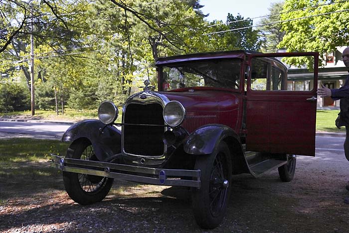Model A, Seitlich von vorne, Tuere offen