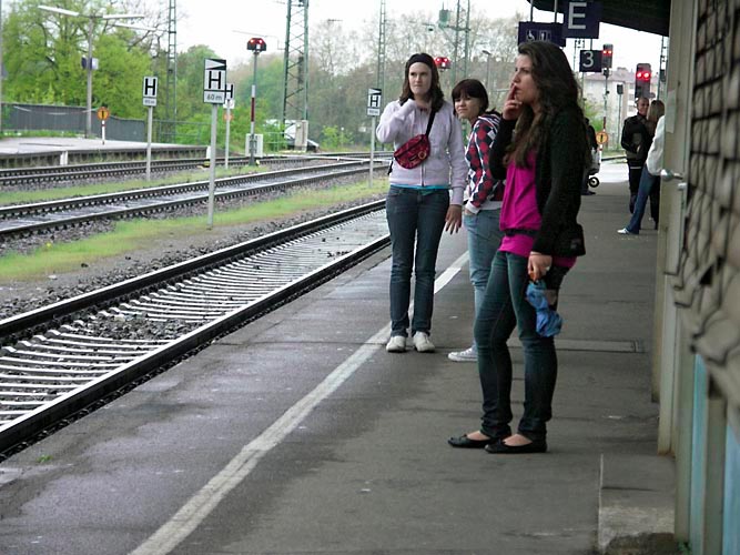 warten auf den zug in kehl Kopie