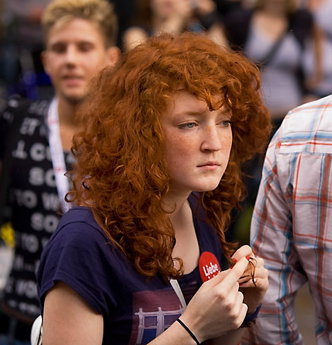 rote haare rote fingerhaegel liebe Kopie