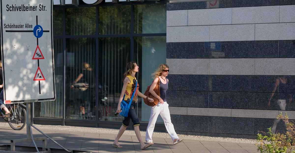 Spiegelungen, Gesundbrunnencenter Kopie