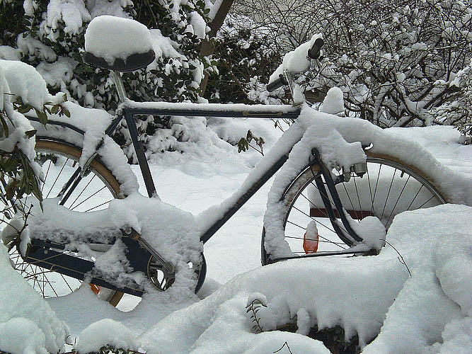 Verschneites FahrradCIMG8604 Kopie