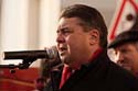 Sigmar Gabriel vor dem Bundeskanzleramt 23 Februar 2011 Kopie