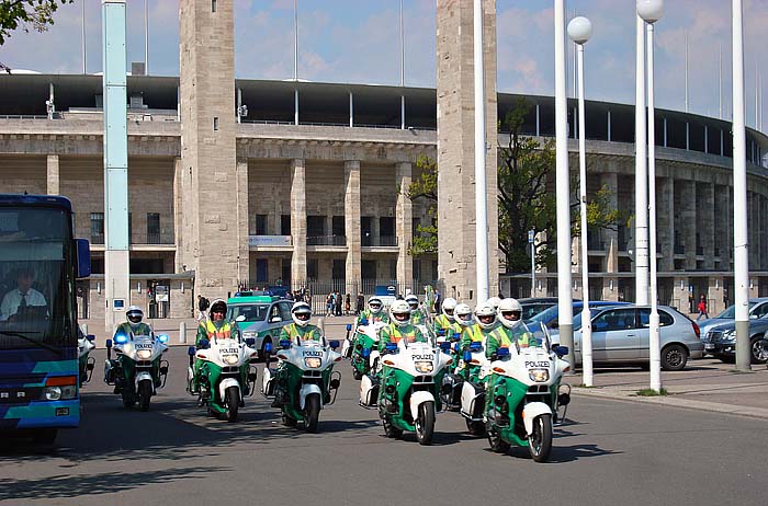 Polizeikavalkade am Olympiastadion Kopie