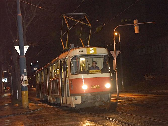 Linie-3--Tram-7055--in-Brat