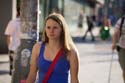 Huebsches Girl mit blauem Shirt und rotem Gurt Kopie