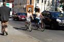 huebsche radfahrerinnen in kreuzberg