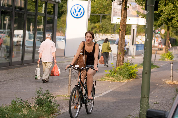 Radfahrerin, Berlin Kreuzberg Kopie