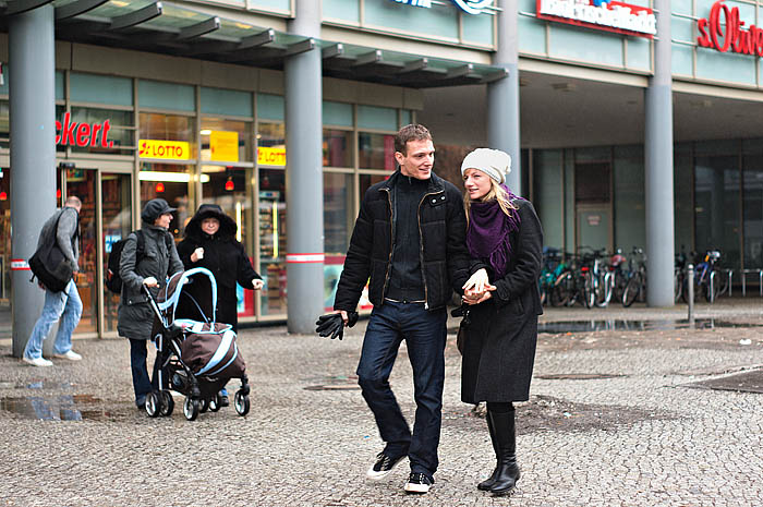 Vor dem Einkaufszentrum Schoenhauser Allee_DSC2016 Kopie