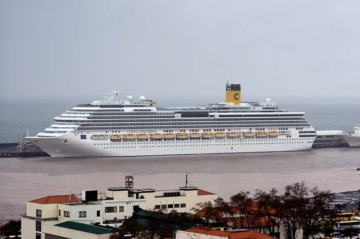 Die-Costa-Concordia-im-Hafen-von-Funchal,-Januar-2011_DSC2415-Kopie