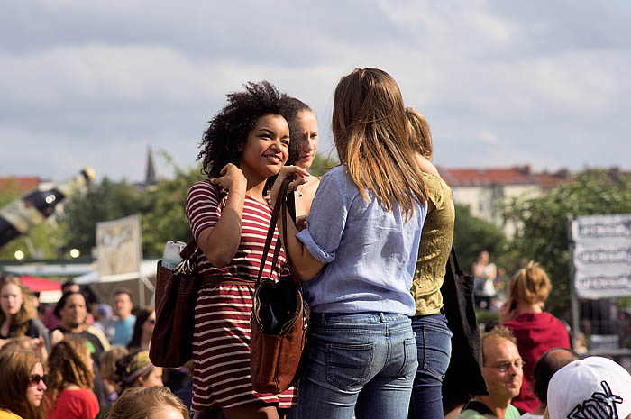 links ragt eine bierflasche ins bild_DSC7125 Kopie