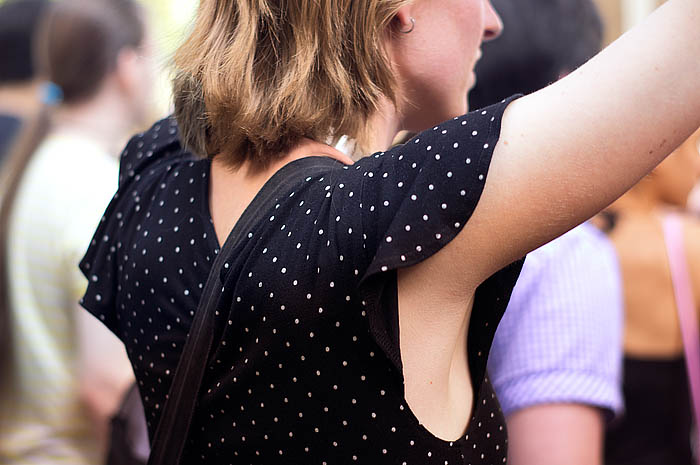 Huebsches schwarzes Kleid mit weissen Punkten Kopie