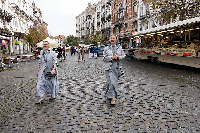 bezaubernde fromme ladies parvis de saint gilles_DSC6322_DxO Kopie