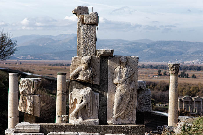 berge hinter statuen_DSC9969 Kopie