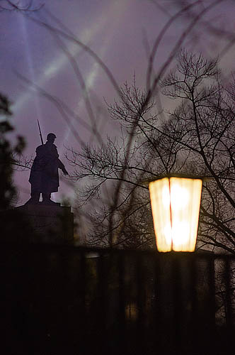 Soldat auf dem sowjetischen Ehrenmal Kopie