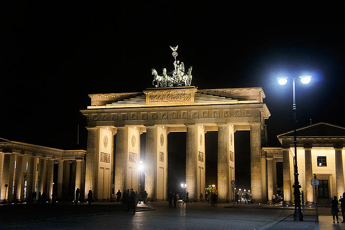 Das Brandenburger Tor - Beliebte Touristenattraktion_DSC9357 Kopie