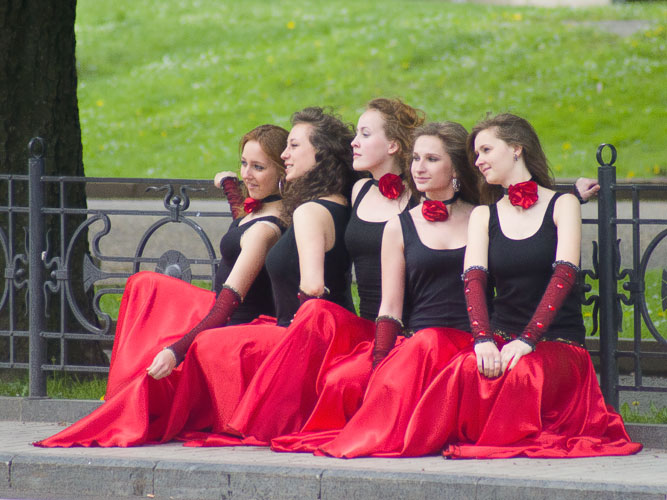 huebsche-ukrainische-girls-in-rotschwarzen-klamotten_DSC9770-Kopie