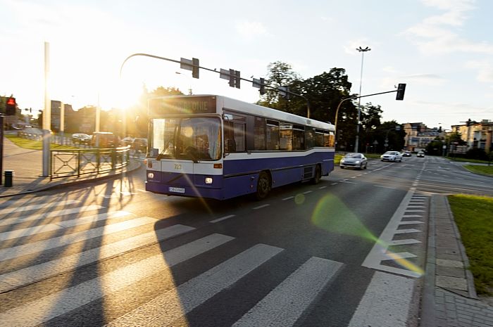 Bus 723 im Gegenlicht_DSC9000_DxO