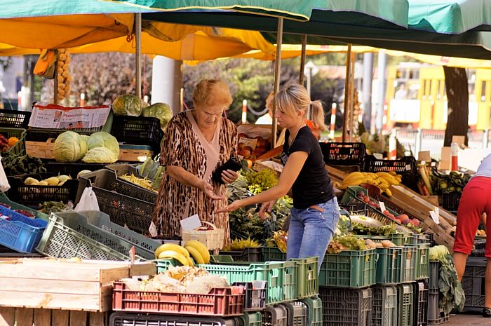 GemuesemarktbeachtedierotehoseDSC07583_DxO(0001)