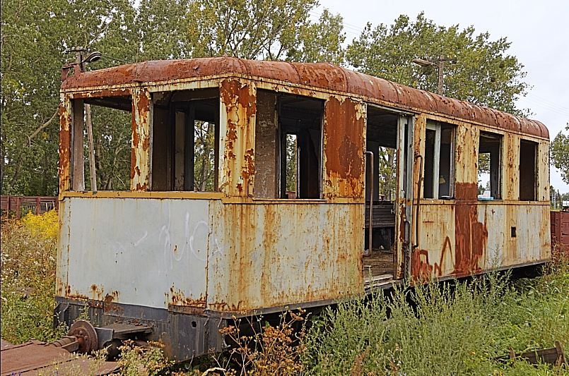 Renovierungsbeduerftiger eisenbahnwagon