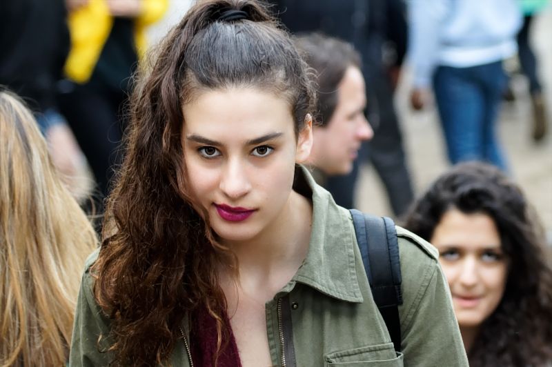 Beazuberndes Girl an der Spree Wall_DSC9332_DxO