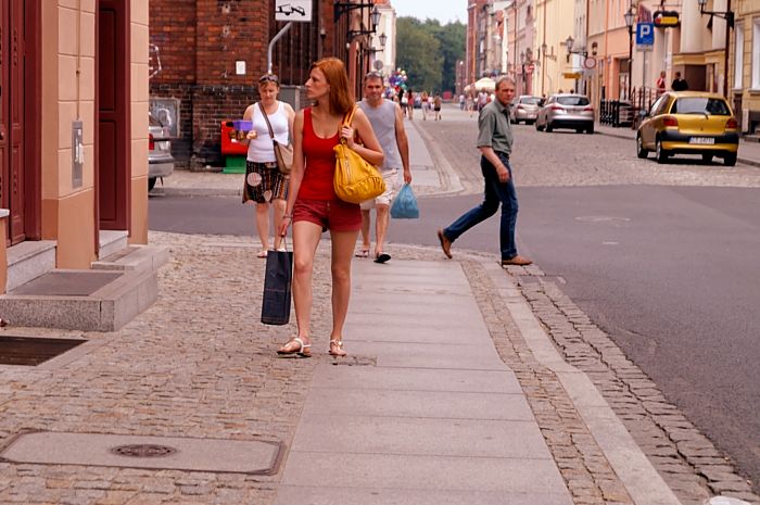 Rote Steine, Rote Haare, Rote Kleidung_DSC7972_DxO