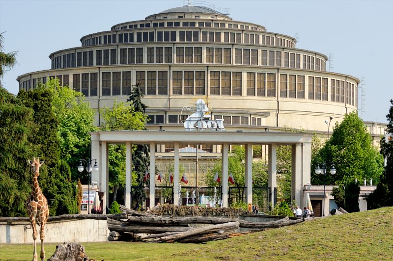 suesse giraffe und jahrhunderthalle_DSC7000_DxO