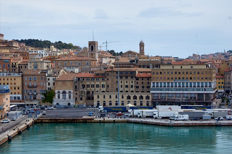 blick auf den hafen von ancona_DSC6481
