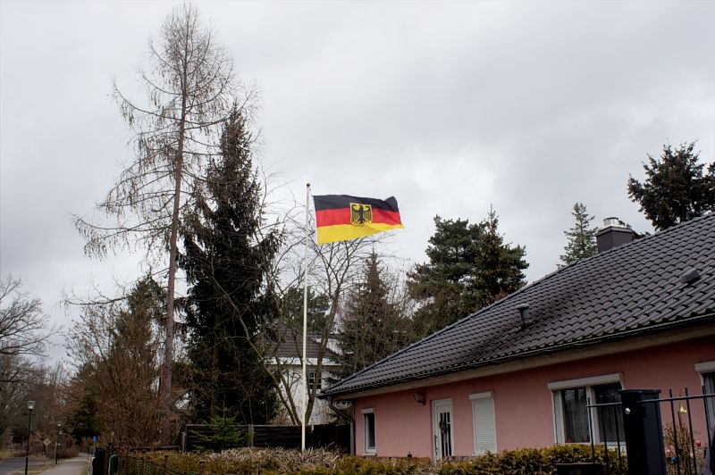 In den östlichen Bundesländern ist man patriotisch (Stolpe)