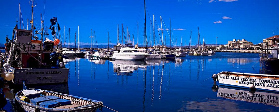 Masten im Hafen von Syrakus Ortigia