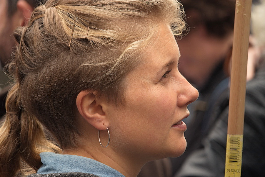 Bezaubernde Demonstrantin (Raise the Roof housing protest)