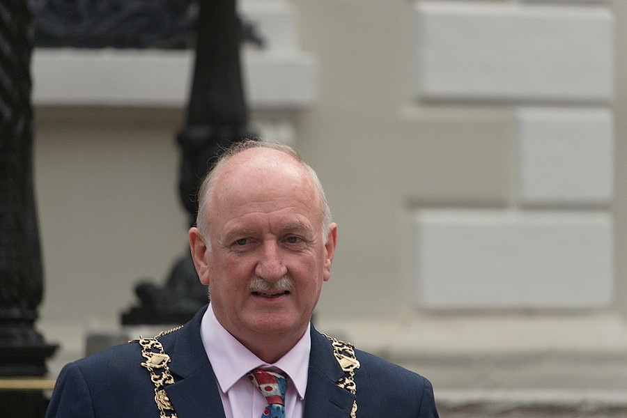 Der Oberbürgermeister mit der  Amtskette