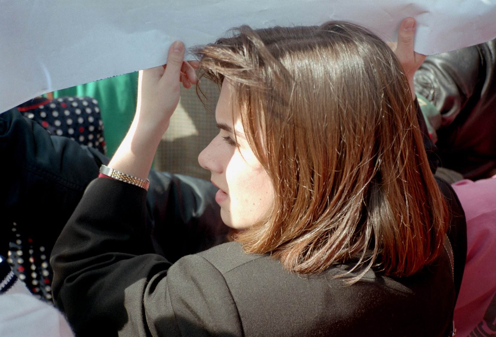 Bezauberndes Girl auf einer Demo des Front National, Paris 1990