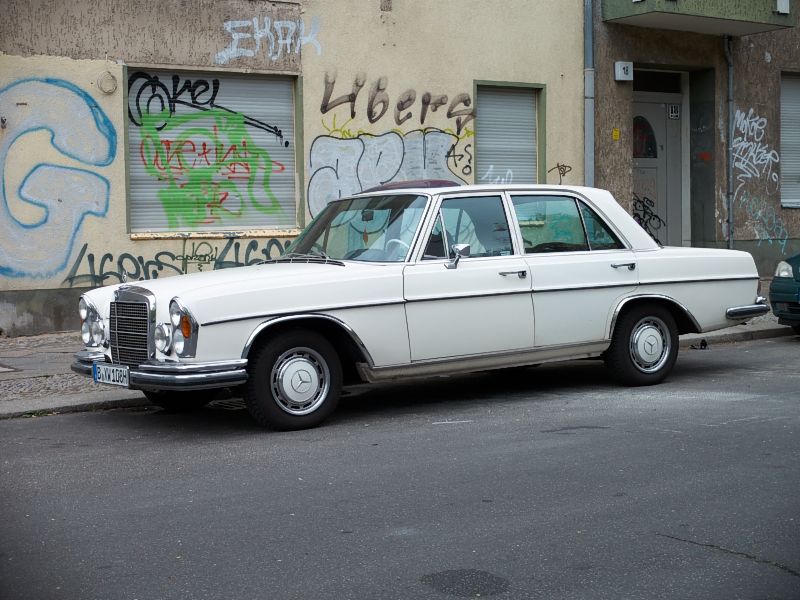 Mercedes von der Seite
