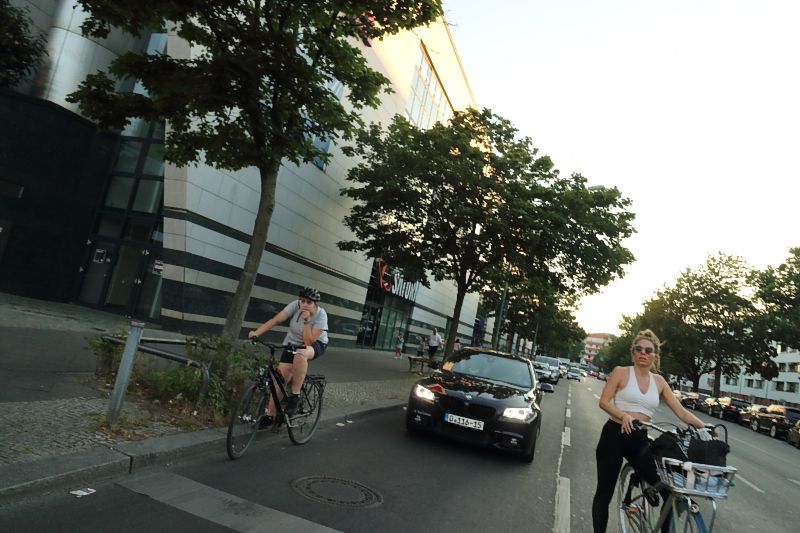 An der Ampel - Berlin Gesundbrunnen