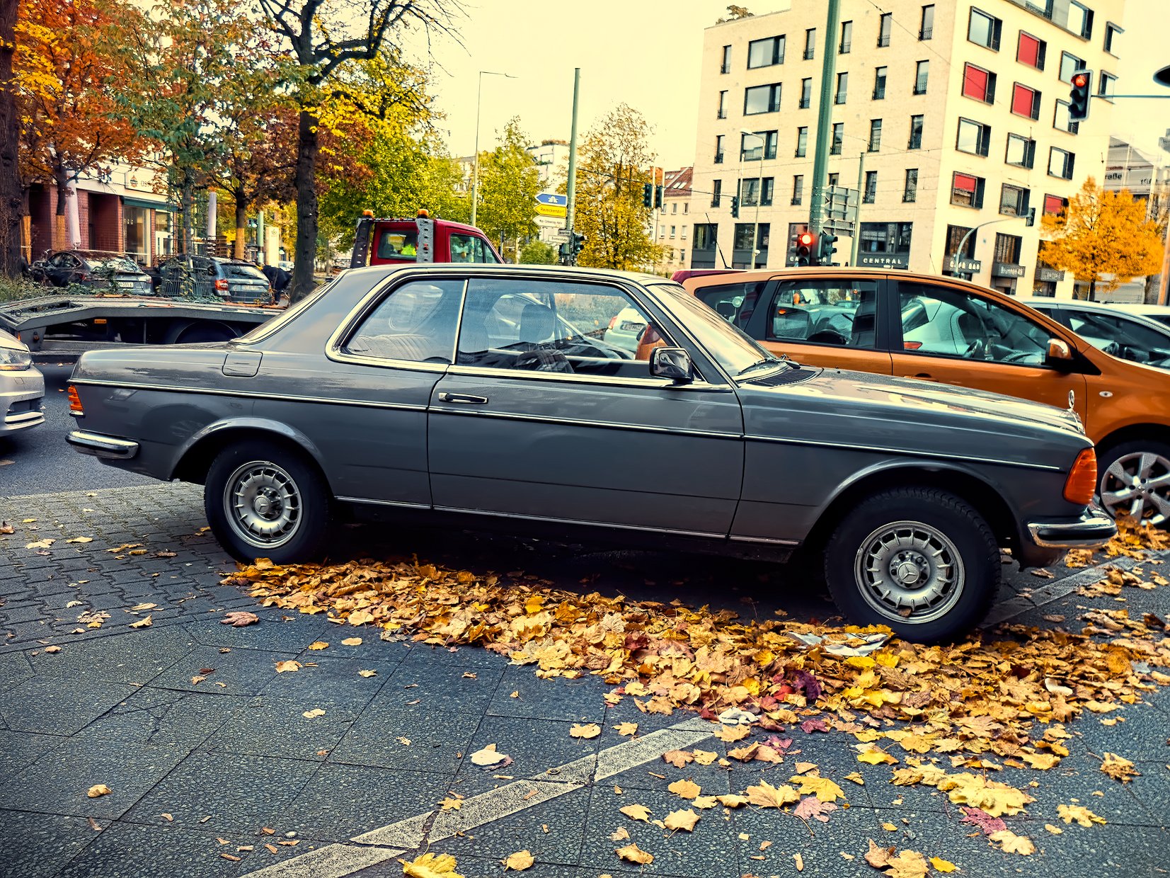 Mercedes 280 CE im Profil