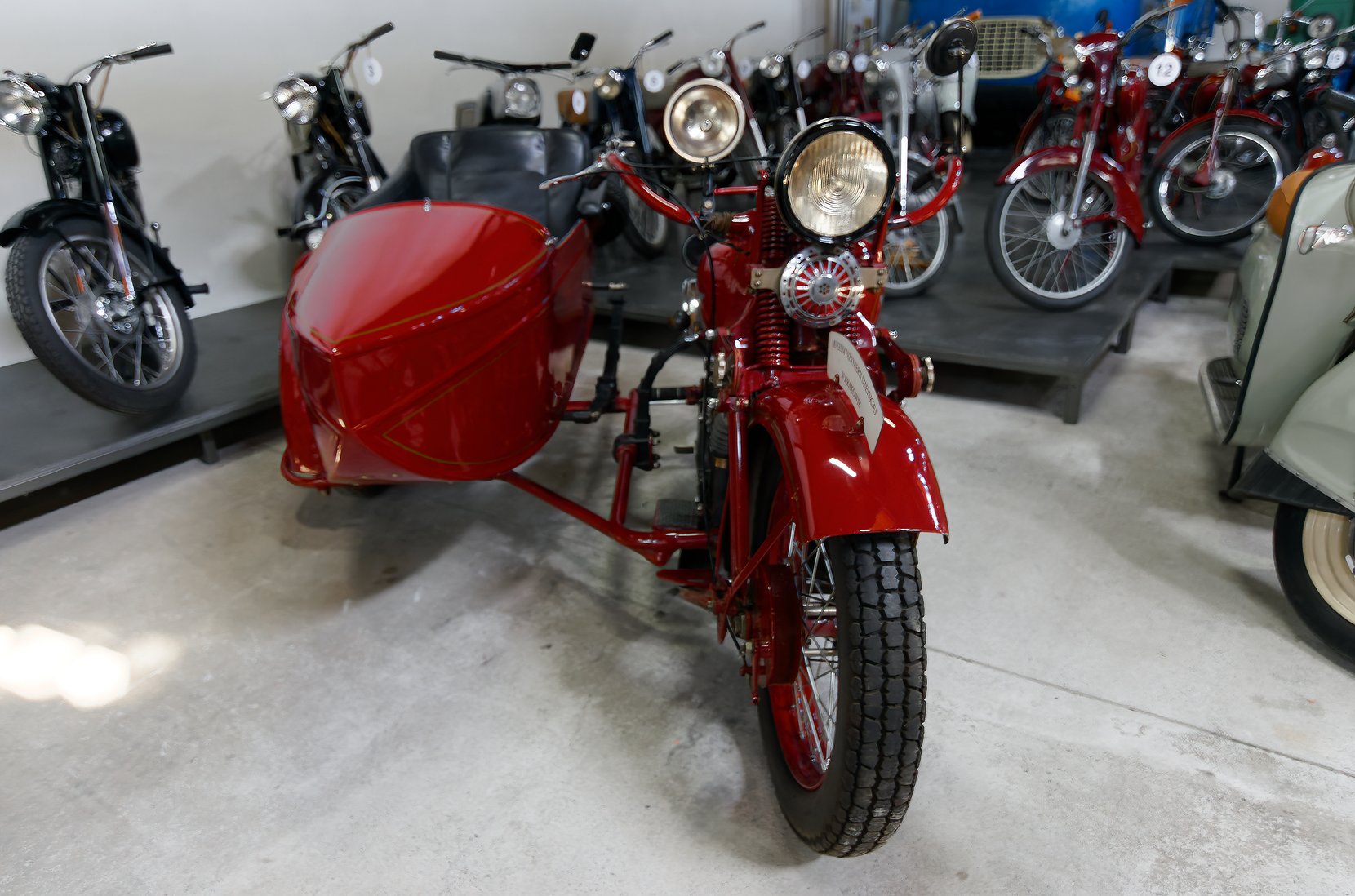 CWS M 111, das meistgebaute polnische Motorrad, mit Beiwagen