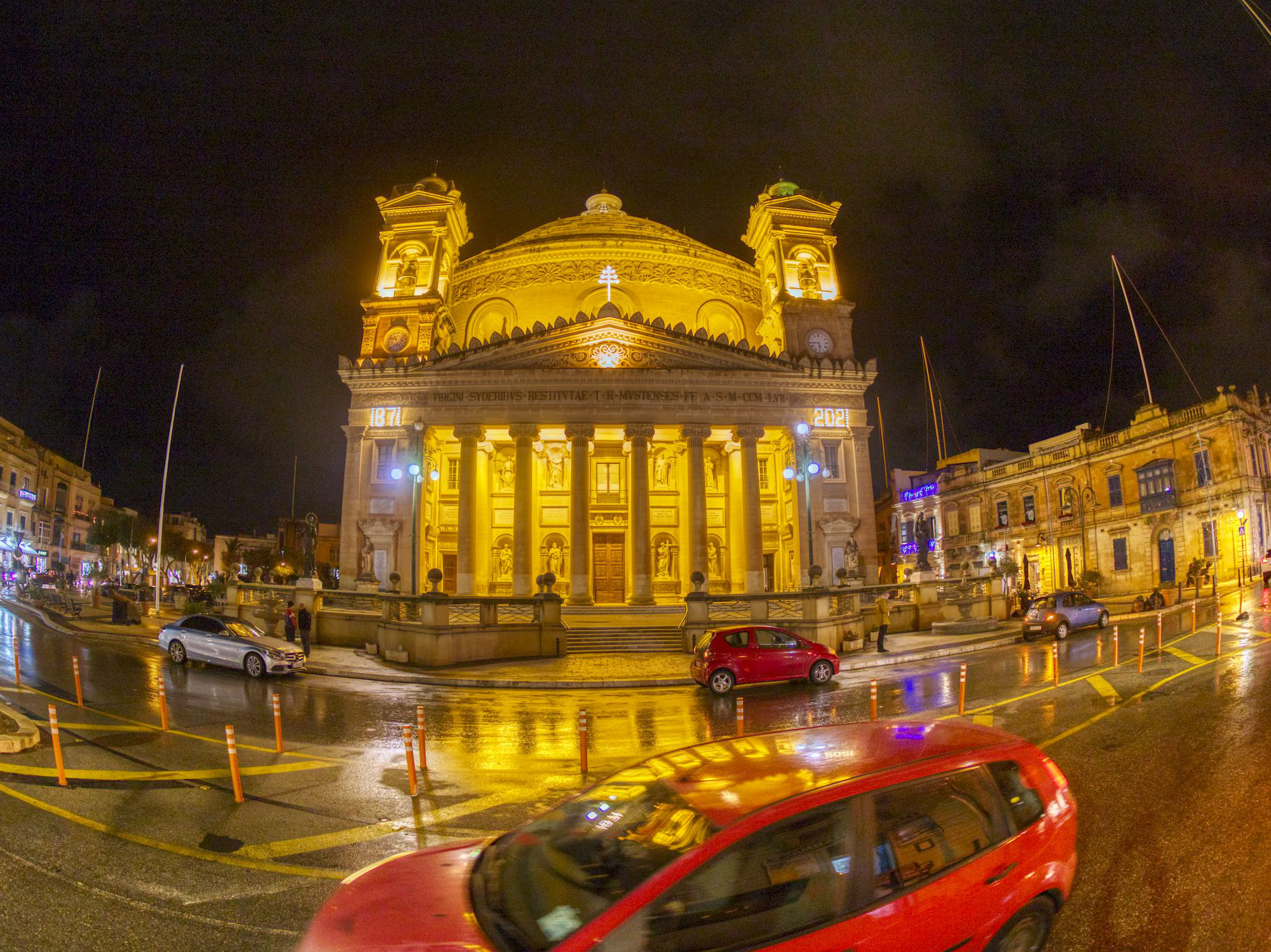 Straßenverkehr in Mosta
