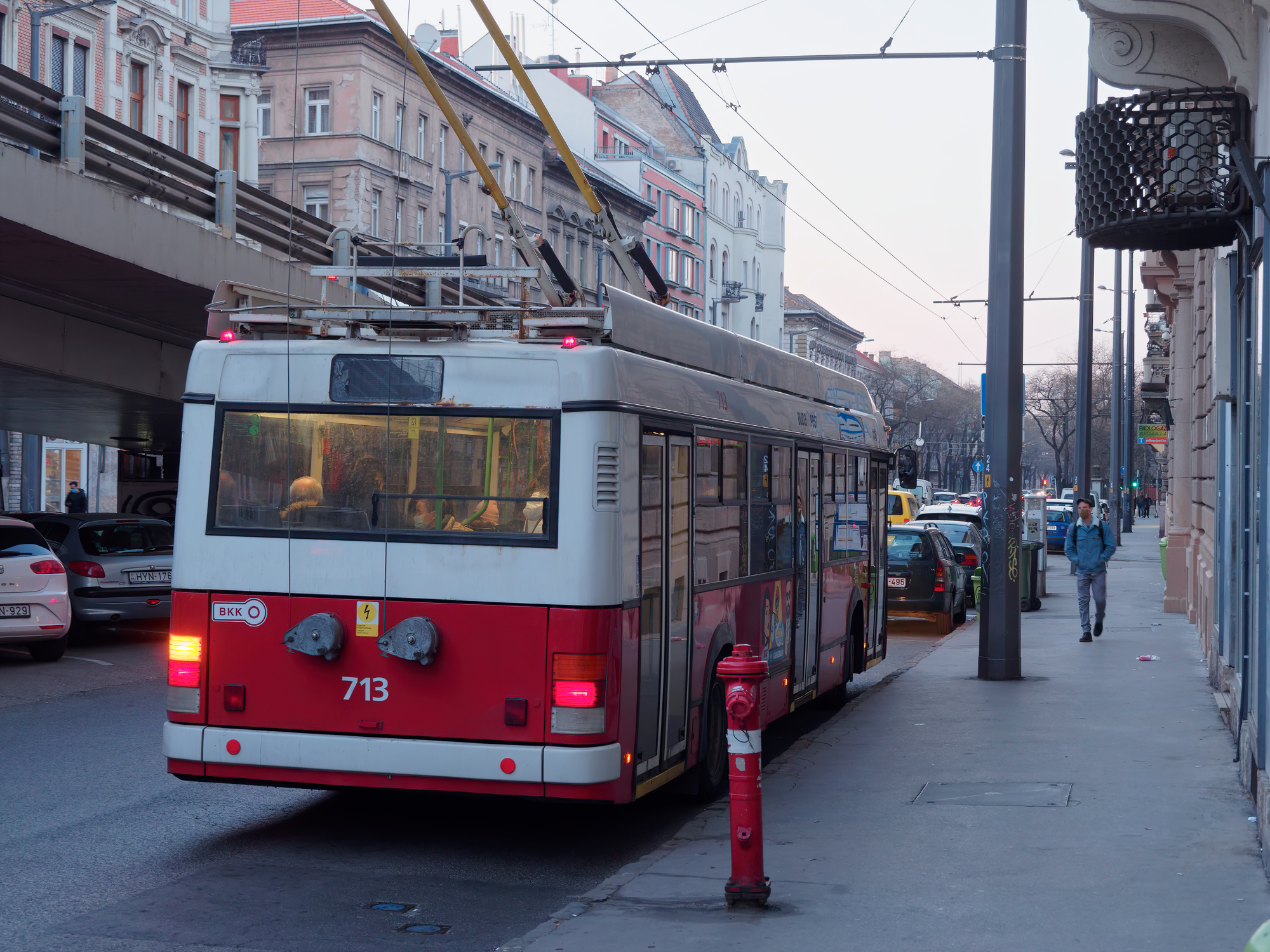 Trolleybus 713