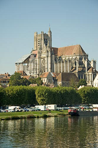 Blick-auf-den-Dom-von-Auxer